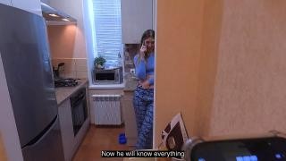Молодая соседка балдеет от секса в анал